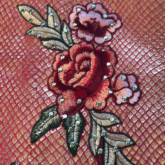 Rose gold purse with rose appliqué - Picture 4 of 7